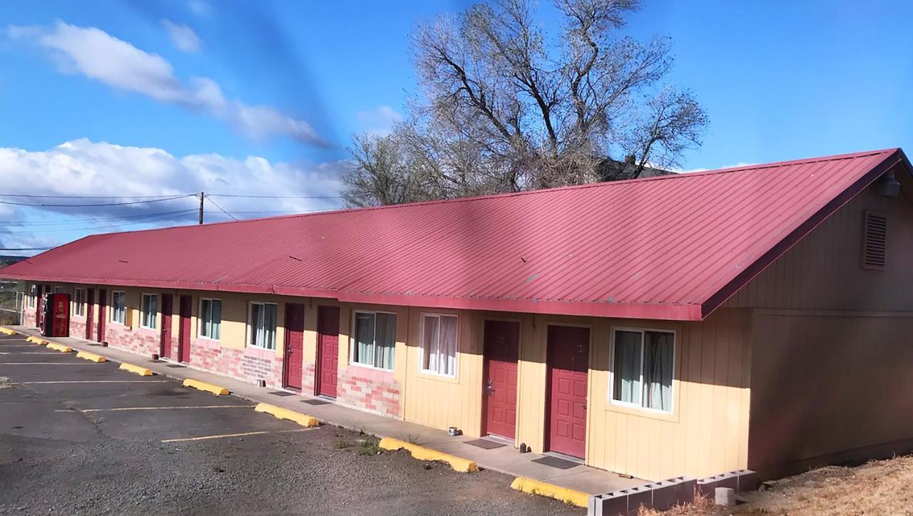 Juniper Motel Madras Exterior photo